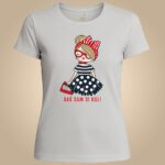 Bijela majica s ilustracijom djevojke u retro stilu i natpisom "Baš sam si kul!"