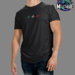 Crna muška majica s heartbeat linijom u bojama zelena, bijela i crvena – inspirirana Alfa Romeom.