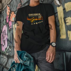 Crna majica s natpisom “GROBNIK – gdje zvuk postaje legenda” i ilustracijom motociklista.