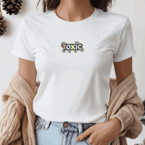 Bijela majica s natpisom „TOXIC“