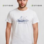 Majica More zove s ilustracijom barke, valova i sunca