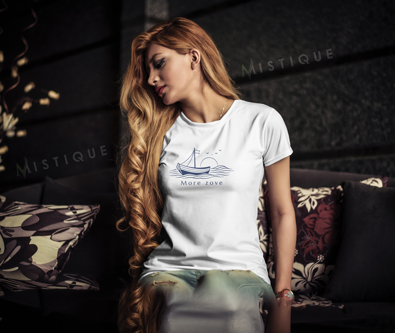 Majica More zove s ilustracijom barke, valova i sunca