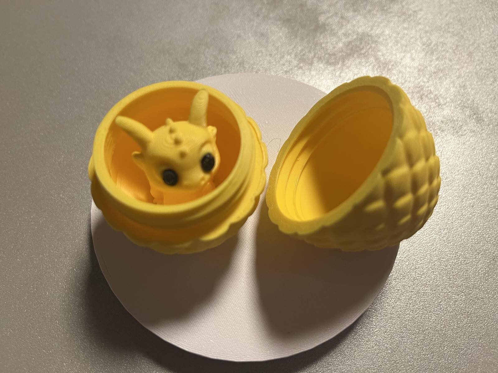 mini zmajevo jaje s iznenađenjem u raznim bojama